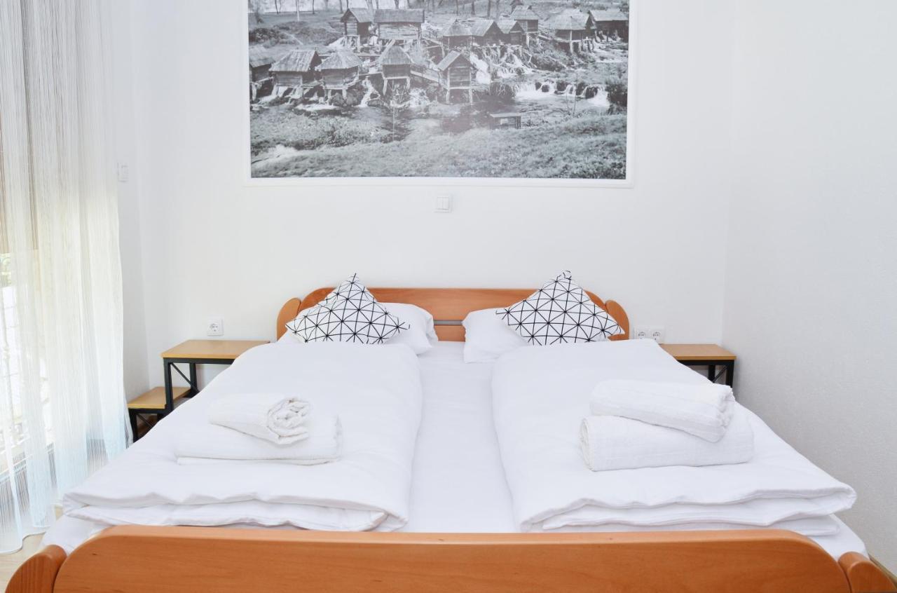 Konoba Slapovi Motel ไยเซ ภายนอก รูปภาพ