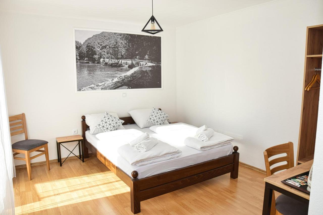 Konoba Slapovi Motel ไยเซ ภายนอก รูปภาพ
