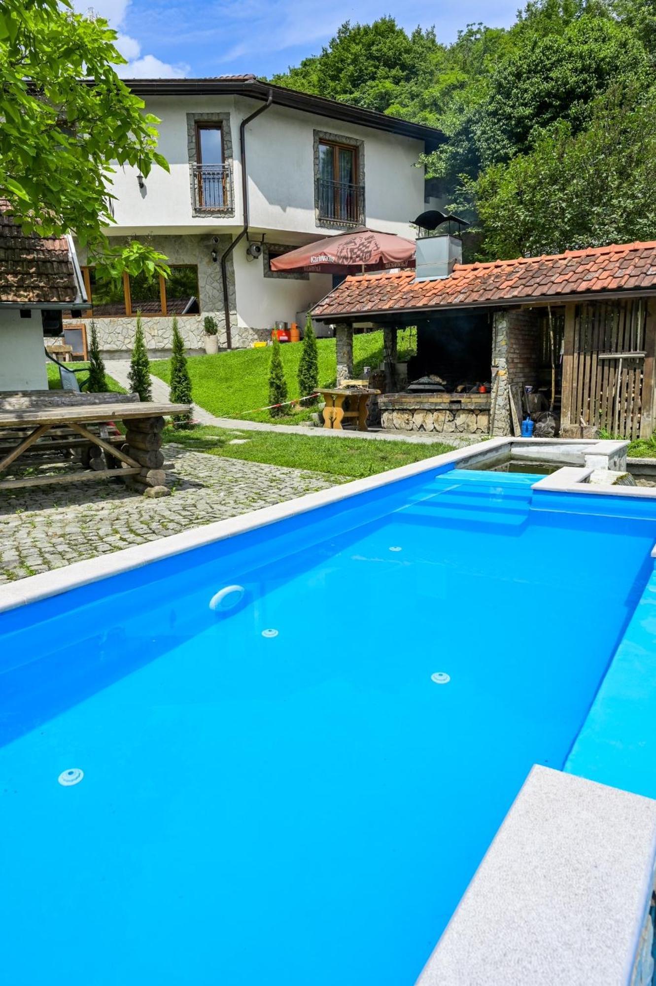 Konoba Slapovi Motel ไยเซ ภายนอก รูปภาพ