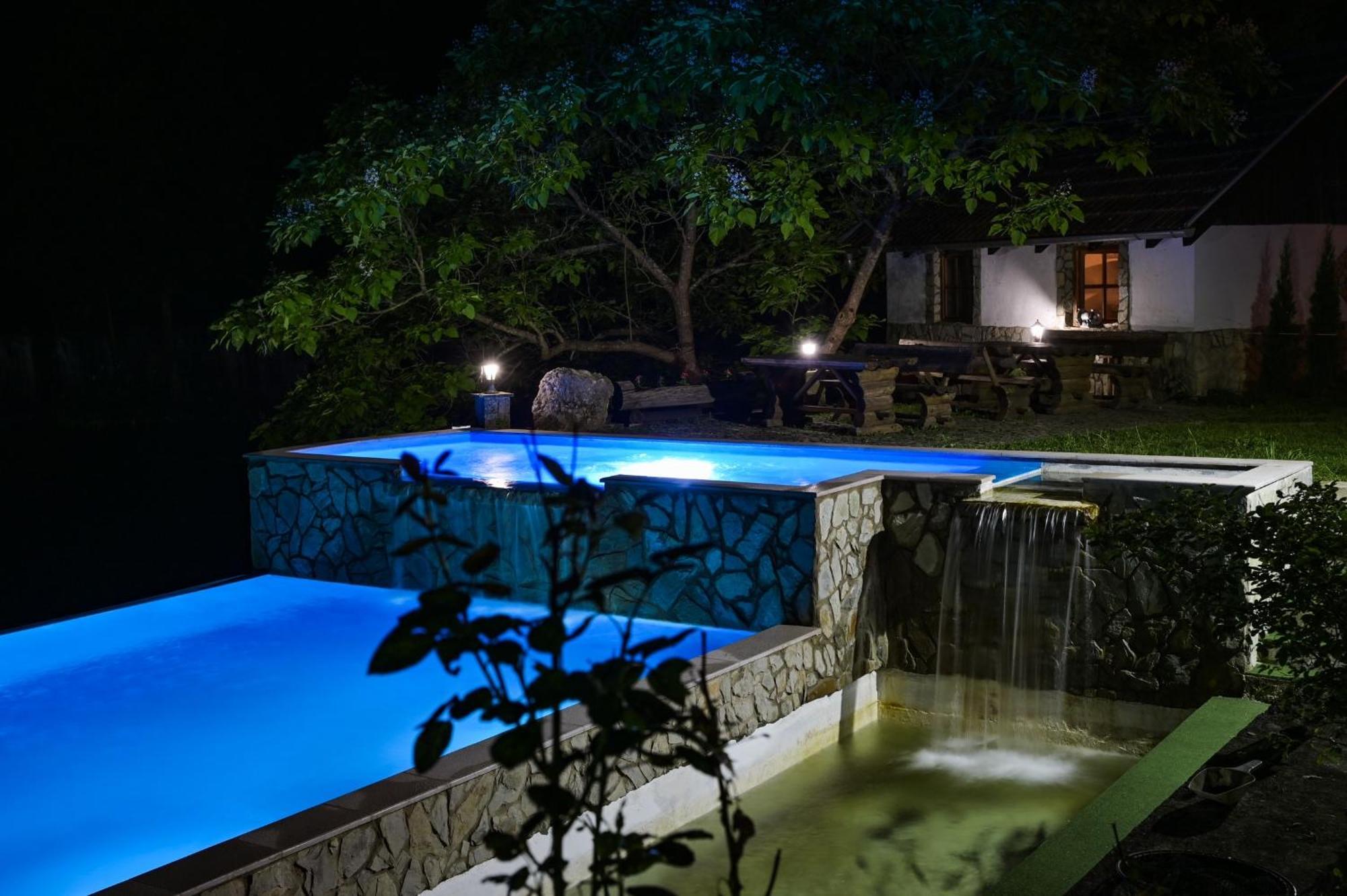Konoba Slapovi Motel ไยเซ ภายนอก รูปภาพ