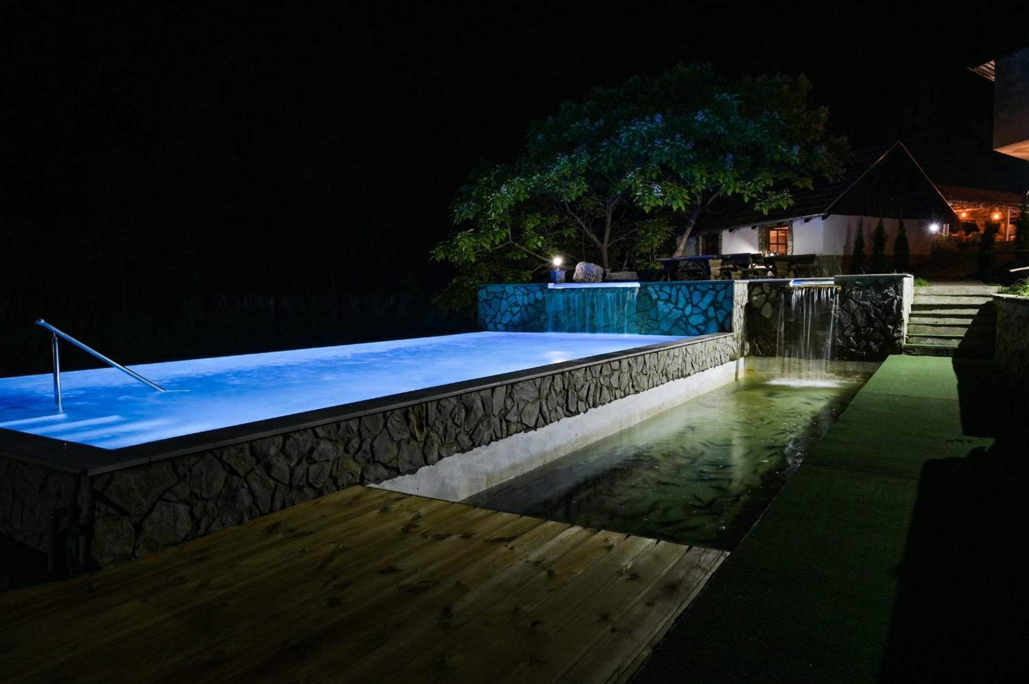 Konoba Slapovi Motel ไยเซ ภายนอก รูปภาพ