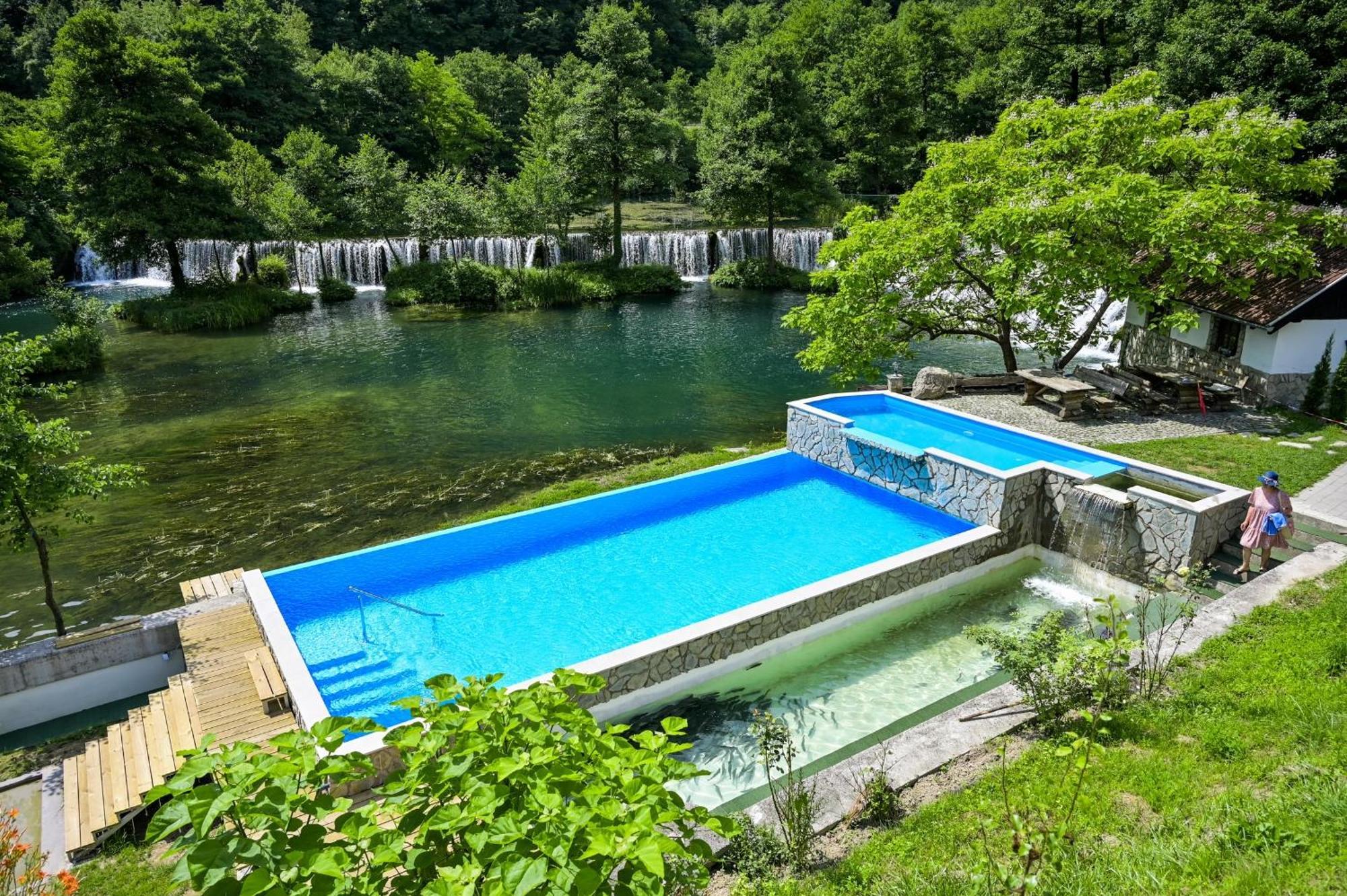 Konoba Slapovi Motel ไยเซ ภายนอก รูปภาพ